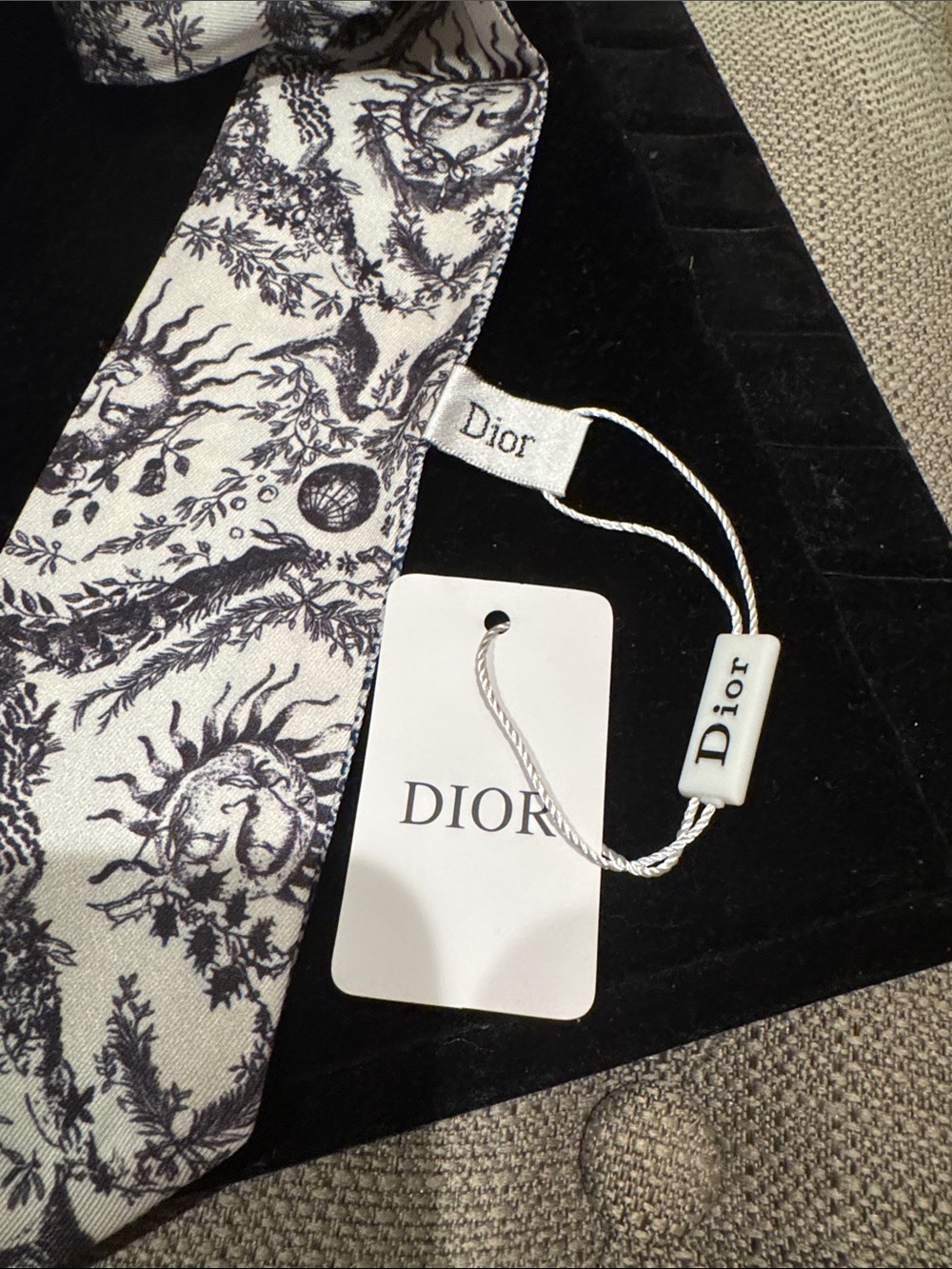 NEW Dior 100% Silk Twillie Scarf Tie - Picture 4 of 7